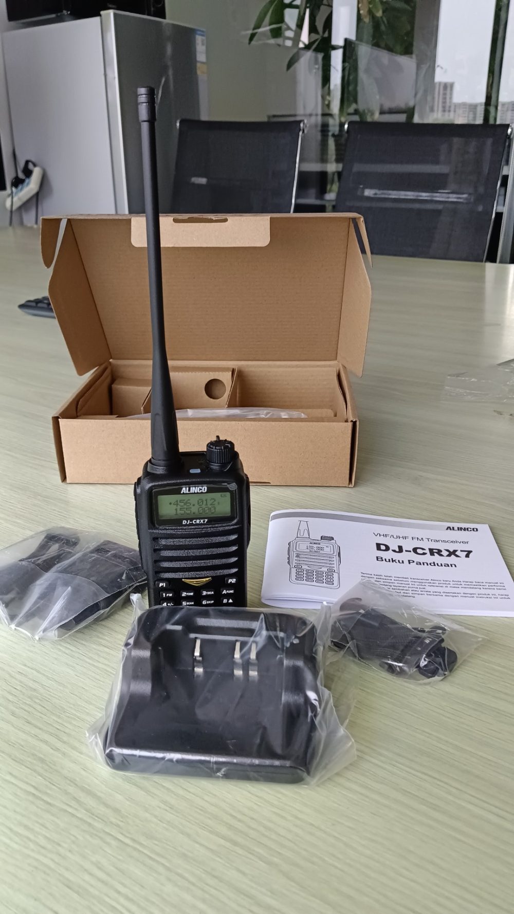HT Alinco DJ CRX7 Dual Band UHF/VHF 200 channels Portable Walkie Talkie  - Image 2