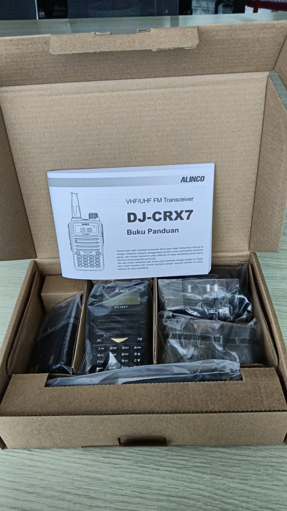 HT Alinco DJ CRX7 Dual Band UHF/VHF 200 channels Portable Walkie Talkie  - Image 4