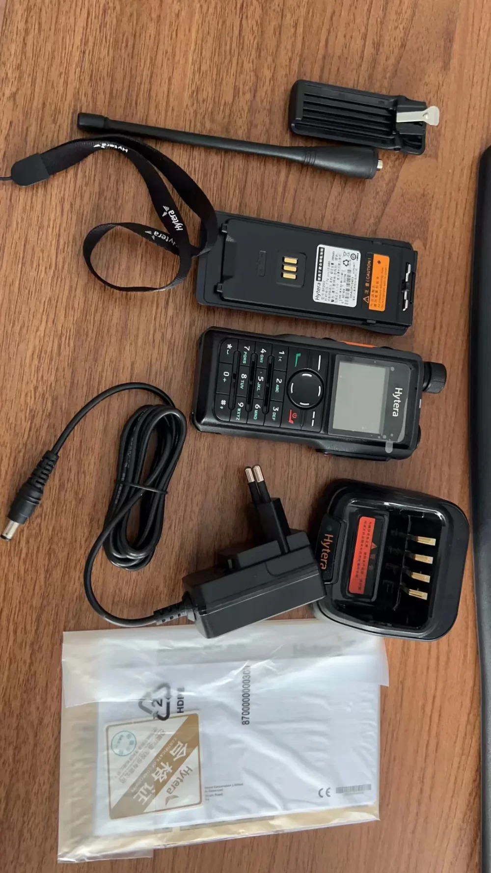 Hytera HP685 UHF VHF DMR Digital Walkie Talkie - Image 4