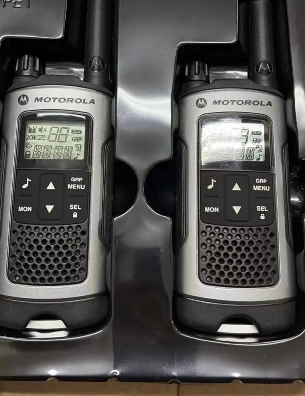 Motorola T80 Walkie-talkie Handheld TLKR-T80 HAM UHF Analog 2 Bidirectional Communication Wireless 1 Pair - Image 3